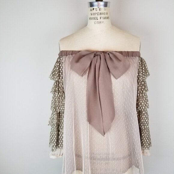 Ryu Off the Shoulder Swiss Dot Ruffled Sleeve Blouse with Large Bow * Small - Picture 4 of 10